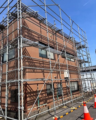 外壁目地シーリングの打ち替え作業