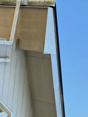 破風板（はふ）の部分補修工事