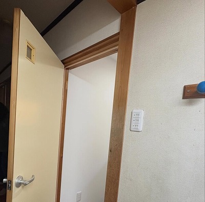 「扉が邪魔で通りにくい…」を解決！今のドアをそのまま活かした開き勝手変更