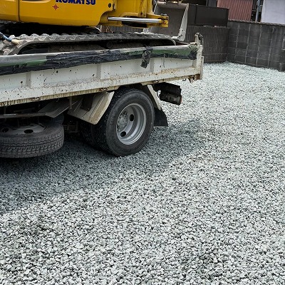 砕石敷きで駐車場をリフレッシュ🔧